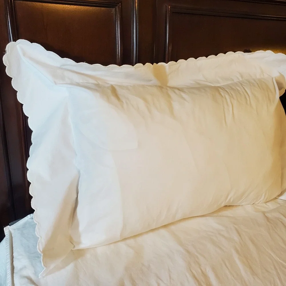 Trussardi White Flat Bed Sheet 55X84+18 Skirt At  Foot End Scalloped Pillow Case